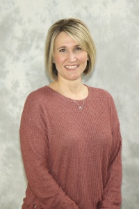 A professional photo of Lisa Earp.